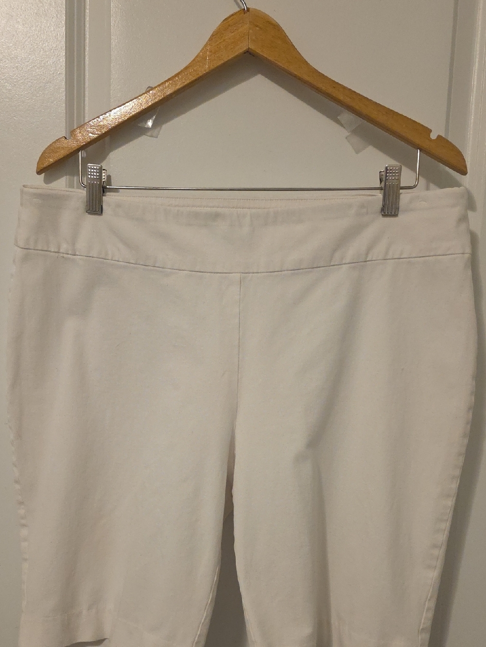 Crown & Ivy Pull On Ashley Shorts Size 16 - Picture 3 of 5